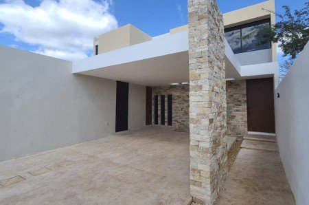 Casa en Venta en Temozon Norte Merida de 4 recamaras con recamara en planta baja